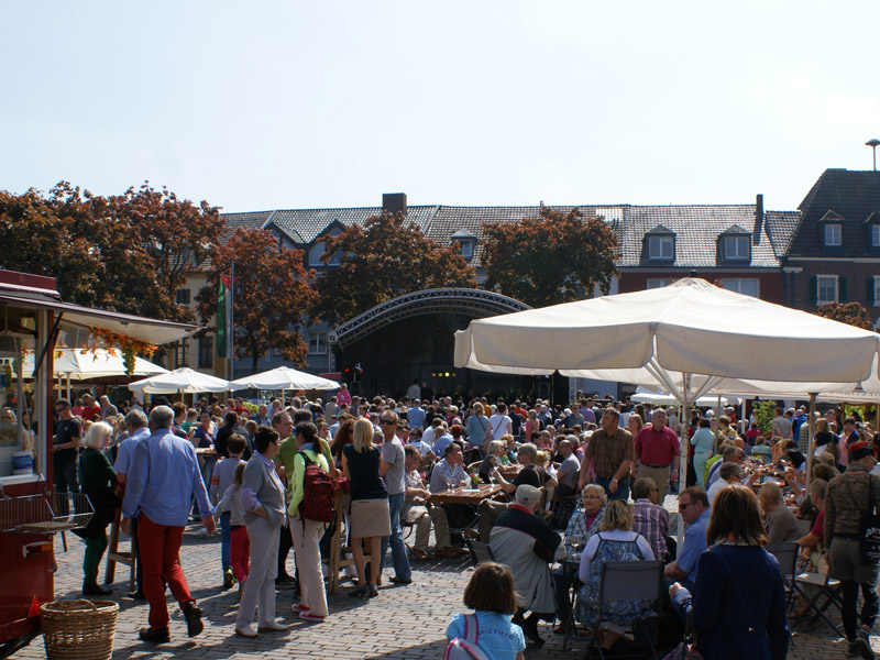 Wein- und Musikfest auf dem Marktplatz